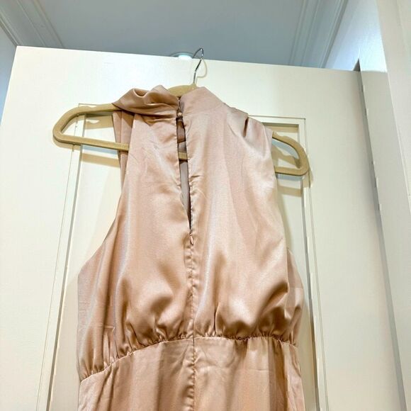 Elegant Sleeveless Cream Dress - Picture 3 of 8